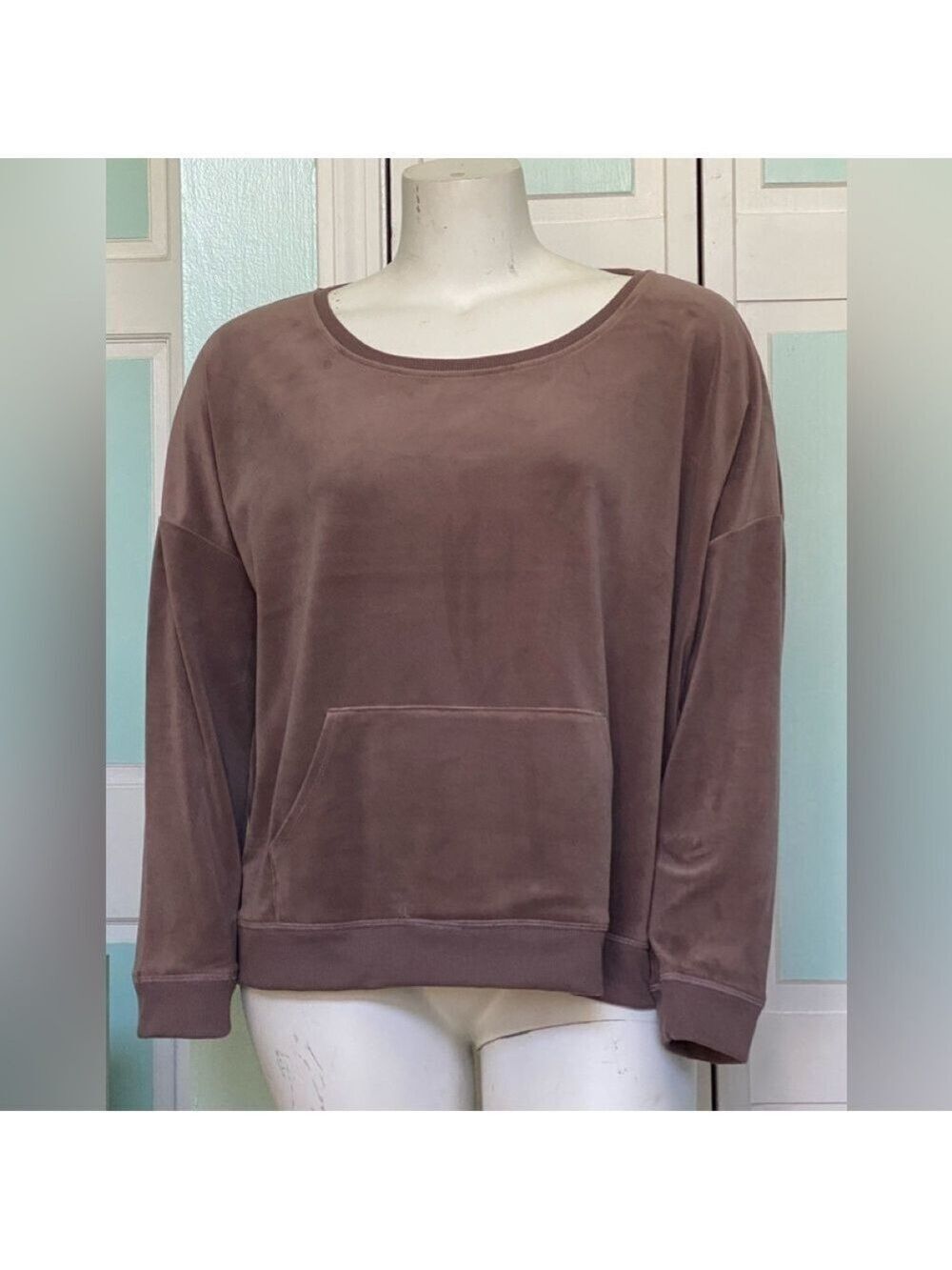 Size XXL 18 20 New York & Company Velour Sweatshirt Mocha Never worn